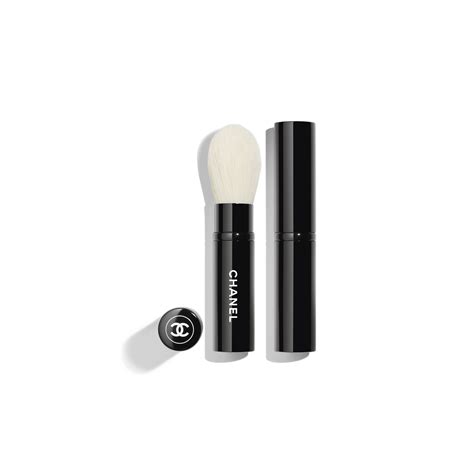 baume essentiel highlighter brush.